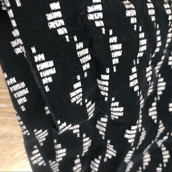 Old Navy Pixie Shorts black and white print mid hi rise 4” 10 Reg - Picture 4 of 14